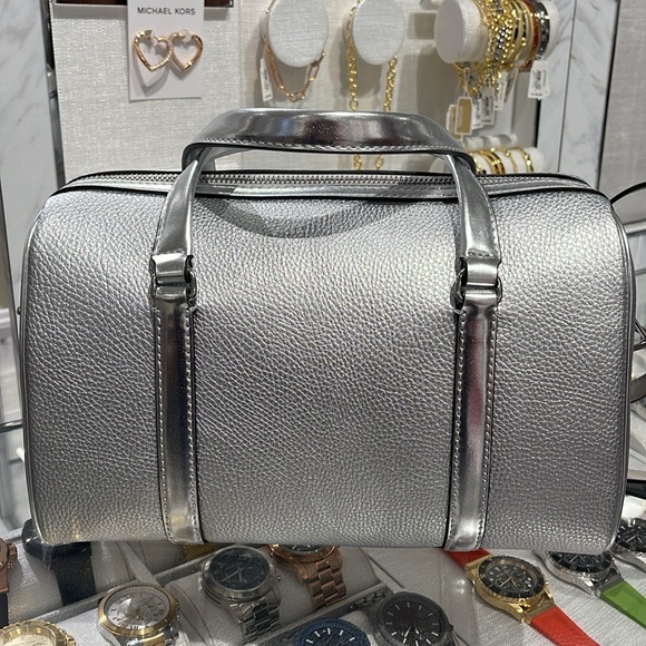 MICHAEL KORS JST MD DUFFLE TOP ZIP SATCHEL SHOULDER CROSSBODY BAG MK SILVER
PEBB - Picture 11 of 16